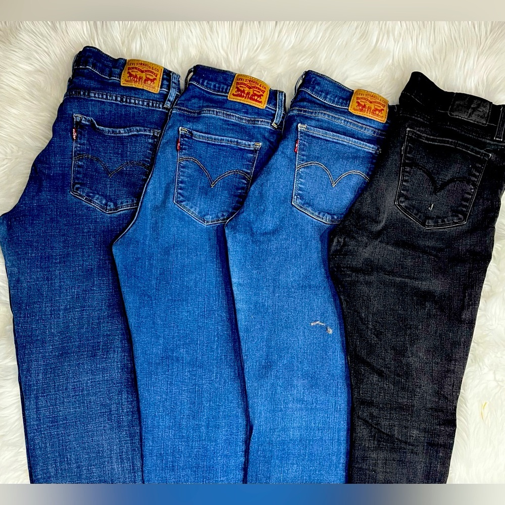 4 pairs of Levi’s